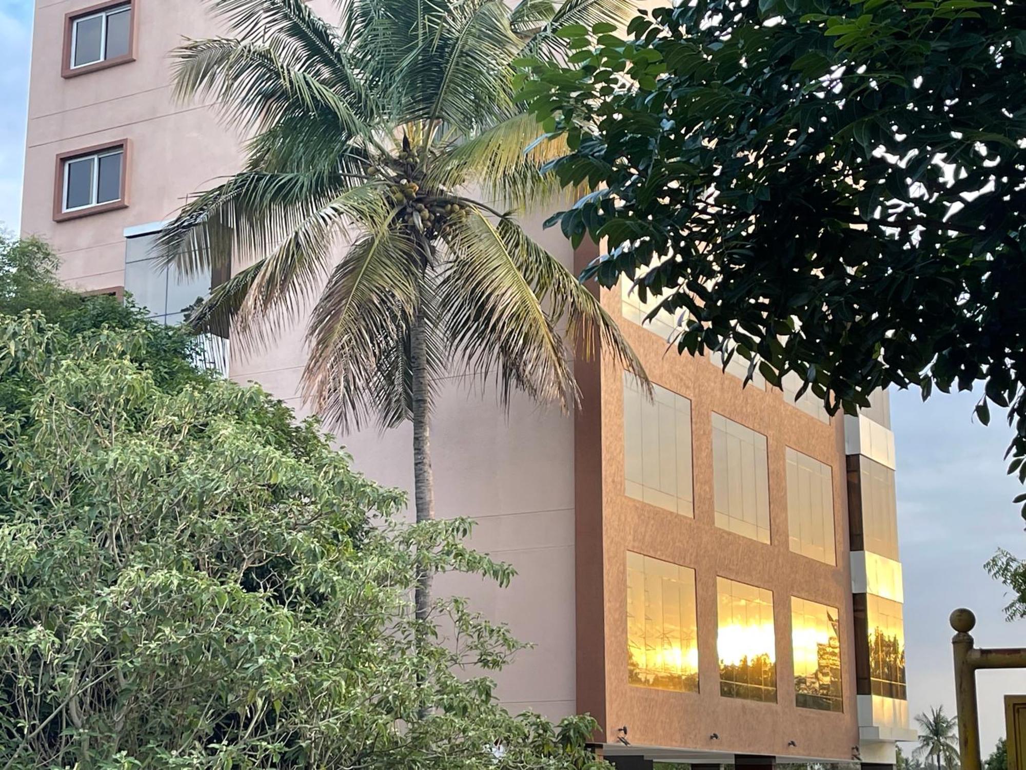Hotel Aashraya Dod Jala Exterior photo